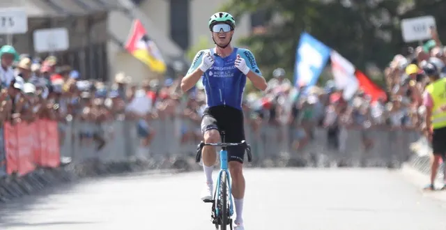 photo  nicolas prodhomme (decathlon - ag2r la mondiale), originaire de l’aigle (orne), a remporté la polynormande, 14e des 17 manches de la coupe de france fdj 2025, disputée entre avranches et saint-martin-de-landelles, dans la manche, dimanche 17 août 2025.  &copy;  jean-louis rault 