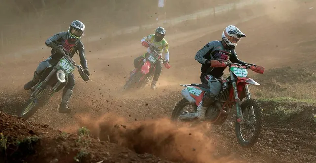 photo  faye-sur-ardin, dimanchematin. la chaleur a généré de la poussière au fur et à mesure du week-end.  &copy;  co – benoit felace 