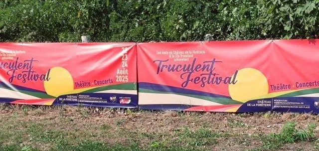 photo  la signalisation à l’entrée de l’allée du château  &copy;  le maine libre 