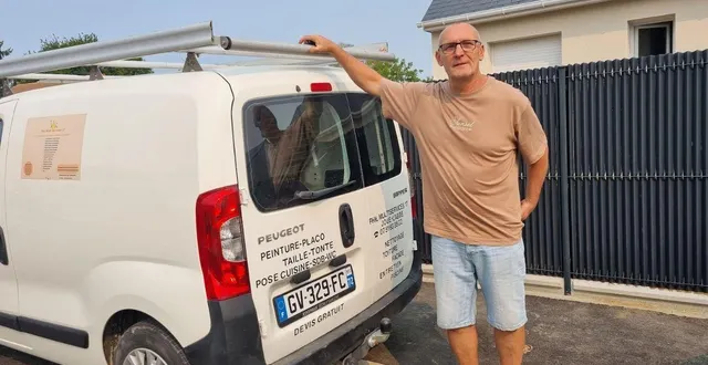 photo  philippe messaoudene, de l’entreprise « phil multi services 17 », propose toute une gamme de services, de la tonte de pelouse à la réparation des chasses d’eau.  &copy;  ouest-france 