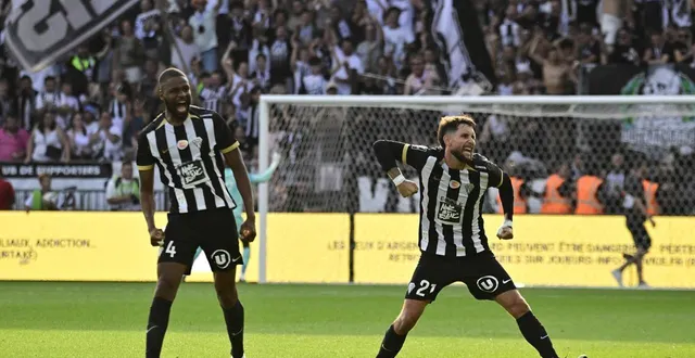 photo  la joie d’ousmane camara et jordan lefort : angers lance idéalement sa saison.  &copy;  vincent michel / ouest-france 