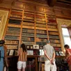 photo  saint-georges-sur-loire, le 15 août 2025. le château de serrant abrite une des plus grandes collections privées de meubles et d’œuvres d’art dans le val de loire. sa bibliothèque est un joyau qui recèle quelque 12 000 ouvrages. 