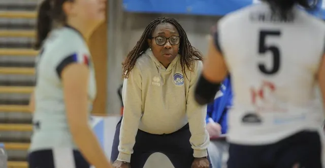 photo  rose beleng prospecte encore à la recherche de renforts pour l’effectif du vbp niort.  &copy;  co - christophe bernard 