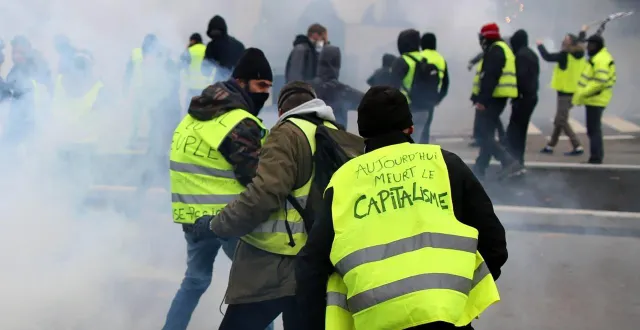photo  « le 10 septembre, j’appelle tout le monde à se mettre à disposition de ce mouvement, à participer à cette volonté de bloquer le pays » : jean-luc mélenchon  &copy;  archives po 