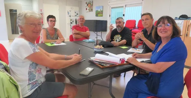 photo  une partie du collectif d’habitants.  &copy;  ouest-france 