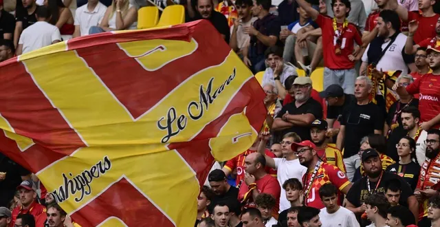 photo  les supporters du mans fc présents en nombre pour ce premier match à domicile face à montpellier, ce lundi 18 août 2025.  &copy;  vincent michel / ouest-france 