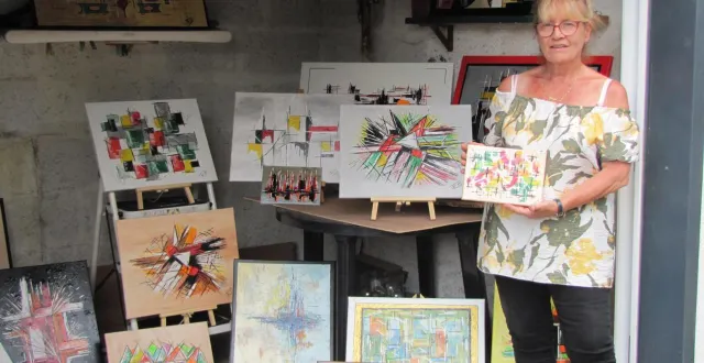 photo  édith benoist peint de l’abstrait, sa nouvelle passion depuis peu.  &copy;  ouest-france 