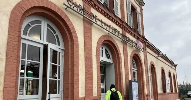 photo  un train s’est arrêté en pleine voie à la gare de la ferté-bernard (sarthe) ce mercredi 20 août 2025.  &copy;  ouest-france 