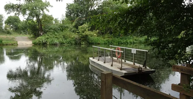 photo  à partir de vendredi 22 août 2025, jusqu’en mars 2026, le bac à chaînes n’assurera plus la traversée de la sarthe entre la chapelle-saint-aubin et saint-pavace.  &copy;  ouest-france 
