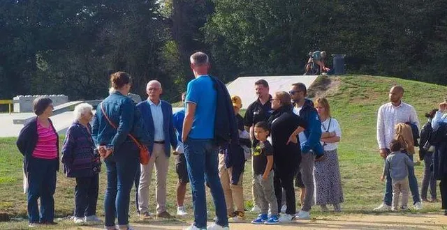 photo  le maire yves colliot accueillant les nouveaux habitants  &copy;  co 