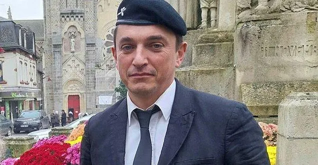 photo  avant la séance de cinéma en plein air, cédric moulin, ancien militaire, présentera l’histoire des héros locaux de la seconde guerre mondiale.  &copy;  archives ouest-france 