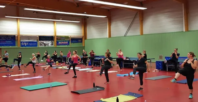 photo  vitalité et énergie au rendez-vous lors d’une séance de sport à l’agv de bonnétable.  &copy;  archives le maine libre 
