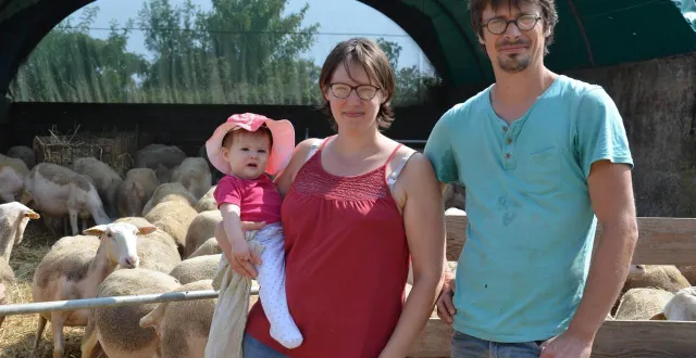photo  sophie mercier et sébastien allais, associés du gaec la ferme des brebis allais.  &copy;  archives le maine libre 