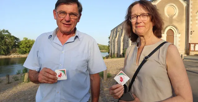 photo  christophe delaunay, président de via sancti martini pays de la loire et thérèse martin de l’association sancti martini france devant l’église saint-maurille à chalonnes : « c’est un chemin fort, la démarche en soi est une pratique. ralentir… ce qui nous motive, c’est la dimension européenne du chemin ».  &copy;  co 