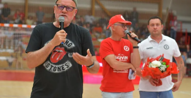 photo  frédéric vignier (à gauche) et mickaël couteau (à droite), coprésidents du hbc celles, n’ont pas pu empêcher la relégation administrative en nationale 1 féminine.  &copy;  co - marie delage 