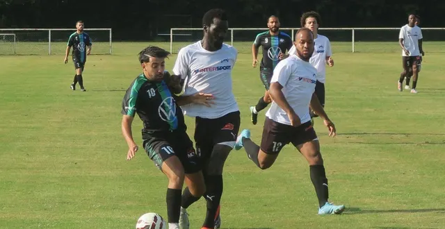 photo  la suze-röézé (ici face à spay) lors de sa défaite face au mans-villaret (2-0) pour son second match de préparation, a largement battu dans un match complètement fou saint-saturnin-la milesse (r2).  &copy;  ouest-france 