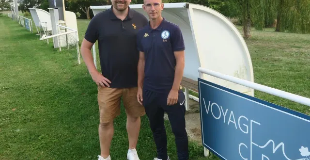 photo  le président de la jeunesse sportive de solesmes (d2) adrien ledreau et simon henrot, le coach de l’équipe depuis trois ans, espèrent créer l’exploit pour leur premier match officiel de la saison, à domicile, face à mansigné (r3), ce dimanche 24 août.  &copy;  ouest-france 