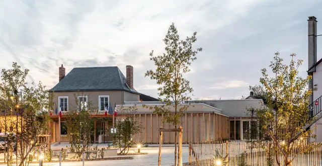 photo  la mairie de neuville-sur-sarthe a obtenu le prix aprçus de l’architecture.  &copy;  ©simon guesdon – ©scheubel + genty architectes 