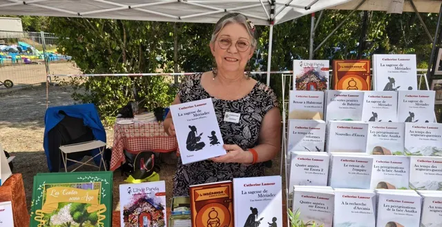 photo  catherine lamour, la coordinatrice de l’espace littéraire et auteure locale venue dédicacer son dernier roman  &copy;  le maine libre 