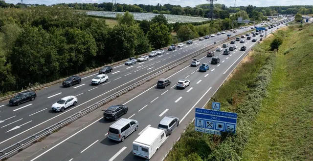 photo  les retours de vacances engendrent quelques ralentissements sur l’a11 près d’angers.  &copy;  archives co - josselin clair 