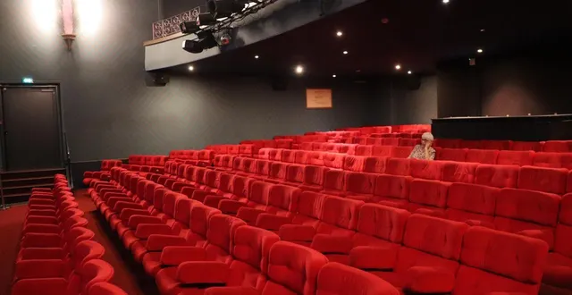 photo  il n’y avait que deux personnes lors de la projection du film « papamobile » à bagnoles-de-l’orne, vendredi 22 août 2025.  &copy;  ouest-france 