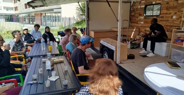 photo  conteur d’origine africaine, « petit tonton » a su séduire son public…  &copy;  le maine libre 