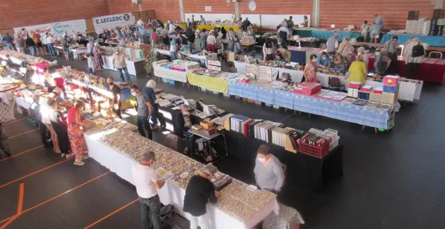 photo  le 38e forum multicollections change de salle cette année.  &copy;  le maine libre 