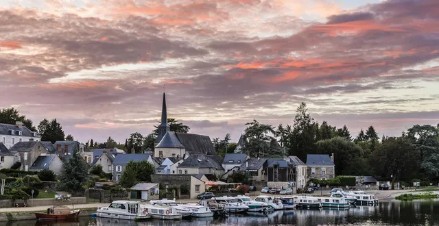 photo  traversé par la mayenne, le village de grez-neuville a un charme de carte postale.   &copy;  sébastien gaudard 