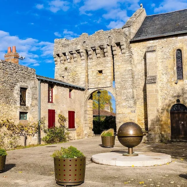 photo se perdre dans les ruelles d’aubigné-sur-layon réserve bien des surprises,à commencer par l’imposant château, forteresse féodale édifiée au xie puis au xve siècle.  ©  sébastien gaudard