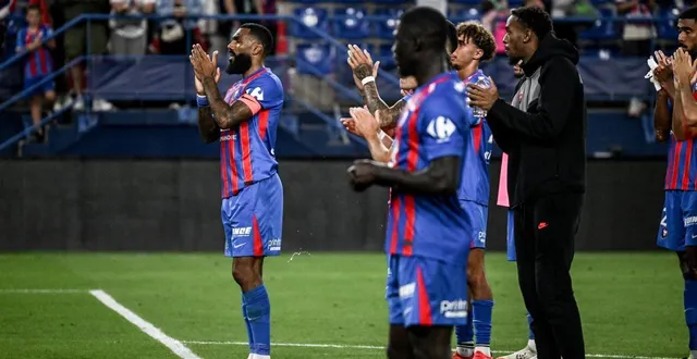 photo  les caennais de yann m’vila peuvent remercier leurs fidèles supporters mais ils ont encore du travail pour leur offrir joie et bonheur.  &copy;  martin roche, ouest-france 
