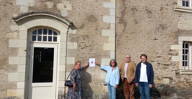 photo  ghislaine priou, présidente, pascal tellier, secrétaire, et michel letertre, trésorier de l’association des amis de pignerolle, ici avec séverine gaboriau, adjointe à la culture (au centre de la photo) ont proposé d’apposer un qr code sur les demeures remarquables de la commune. le premier se trouve à la ranloue.  &copy;  ouest-france 