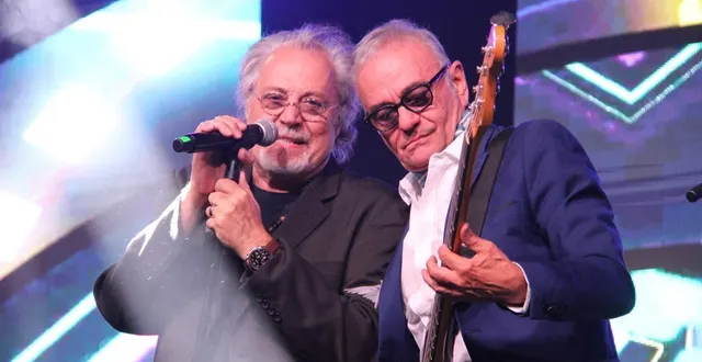 photo  patrick hernandez et jean-pierre mader étaient présents au comice agricole de pizieux.  &copy;  le maine libre 