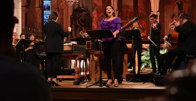 photo  la directrice artistique du festival de sablé, laure baert, aussi soprano, a fait entendre sa puissante voix aiguë lors du concert de clôture, à l’église notre-dame, samedi 23 août 2025.  &copy;  ouest-france 