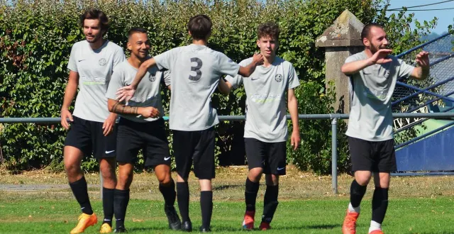 photo  la joie des vainqueurs au terme d’un match très accompli.  &copy;  co 