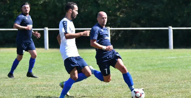 photo  le mans inter (en blanc) a logiquement battu tuffé (en bleu), au premier tour de la coupe de france, ce dimanche 24 août 2025.  &copy;  le maine libre 