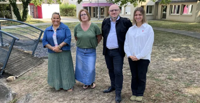 photo  laure pichon-massiot, séverine maussion, jérôme hurel et ludmilla delaunay dans le parc de la mfr le cèdre.  &copy;  co. 