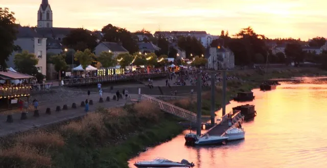 photo  il y avait foule au quai gambetta, au port garou et sur la place de la serrerie, pour cette 15e édition.  &copy;  co. 