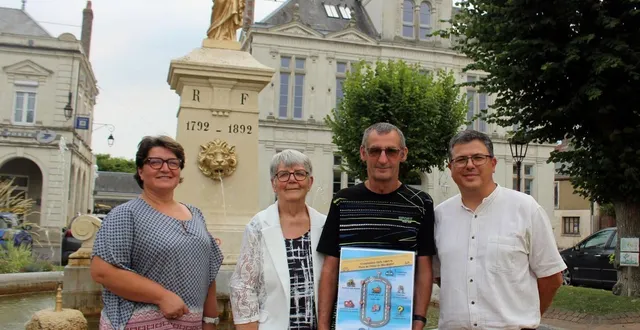 photo  les partenaires à l’issue d’une réunion : delphine bareau, adjointe au maire, béatrice dorizon, secrétaire, michel dorizon, président de l’association les accidentés de la vie et pierre ouvrard.  &copy;  le maine libre 