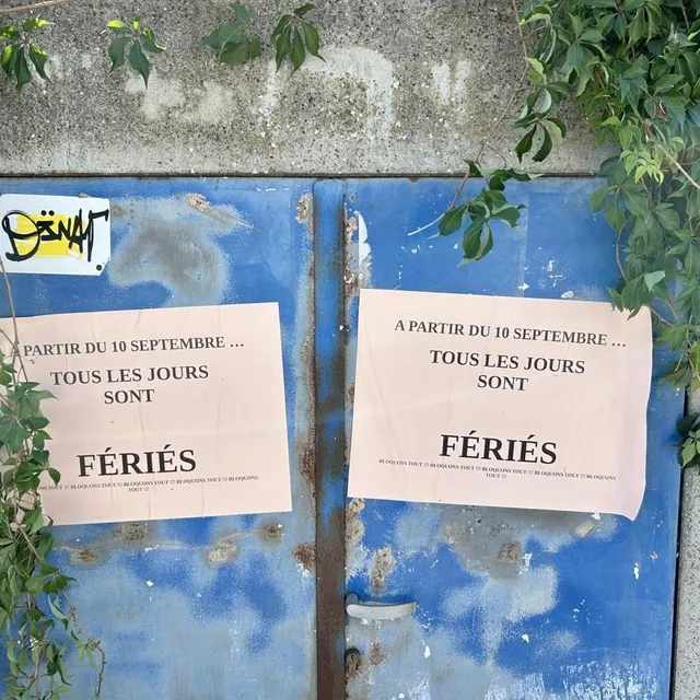 photo angers, dimanche 24 août 2025. les premières affiches appelant à la mobilisation le 10 septembre ont été collées dans les rues d’angers.  ©  co - chloé bossard
