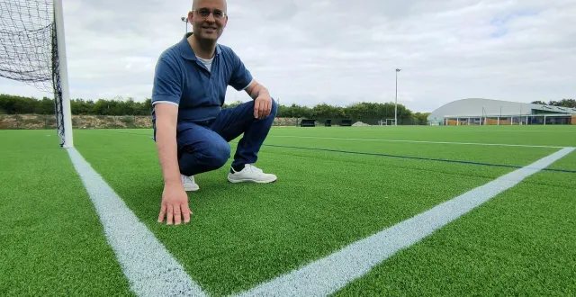 photo  franck poquin, maire de saint-léger-de-linières (maine-et-loire), sur le terrain livré mi-août 2025.  les travaux avaient débuté en mai.  &copy;  ouest-france 