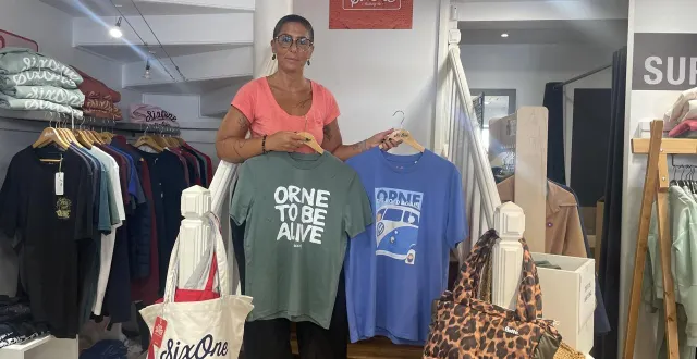 photo  dans la boutique unik, grande rue à alençon (orne), les t-shirts ornés de jeux de mots locaux font partie des souvenirs incontournables pour les touristes.  &copy;  ouest-france 