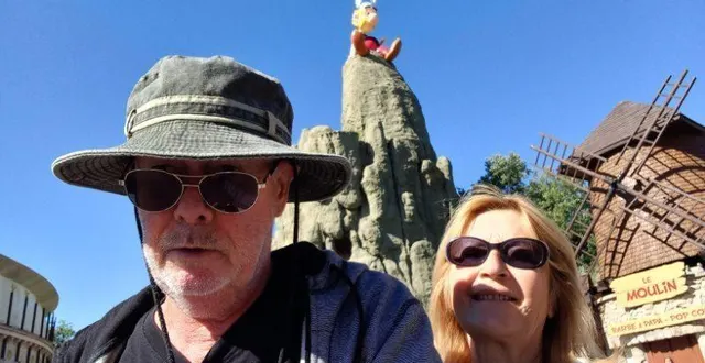 photo  pascal boucontet et sylvie delahaye, alias « pascalix » et « sylvila », viennent de vivre un voyage de noces… au parc astérix.  &copy;  pascal boucontet 