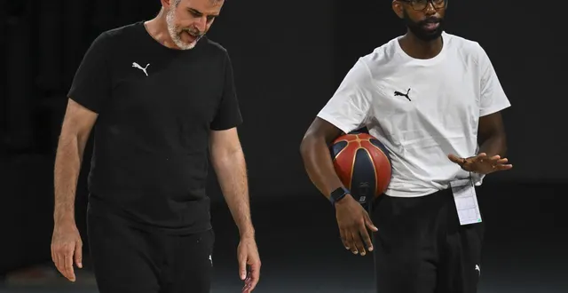 photo  guillaume vizade et son assistant k.j. smith, le 13 août 2025 à antarès.  &copy;  le maine libre - denis lambert 