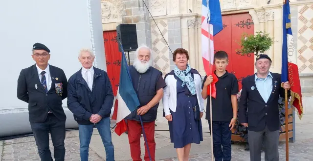 photo  cédric moulin, ancien militaire ; michel goualier, président des anciens d’afn ; yves jeanne, président du souvenir français et porte-drapeau ; marie-christine chatel, présidente de l’association ciné ferté ; fabien moulin, porte-drapeau et claude lefèvre président de l’union des combattants et porte-drapeau.  &copy;  ouest-france 