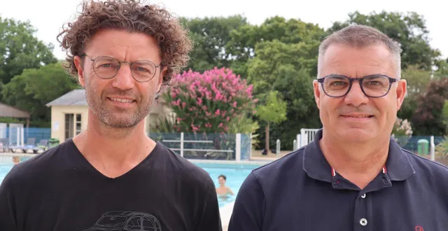 photo  steeve bossé, responsable du service des sports en charge de la piscine et maître nageur sauveteur et richard viau, adjoint aux sports.  &copy;  co 
