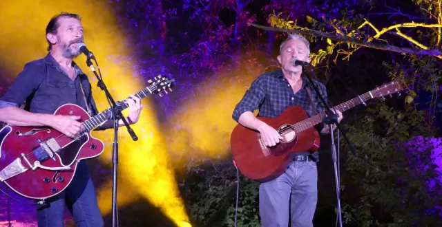 photo  les innocents en concert à dollon devant 150 spectateurs pour lefestival scène au jardin.  &copy;  le maine libre 