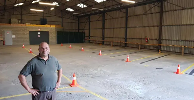 photo  sébastien pottier ouvre les portes de son nouveau lieu d’hivernage, pensé pour la sécurité et le confort des propriétaires de véhicules de loisirs.   &copy;  le maine libre 