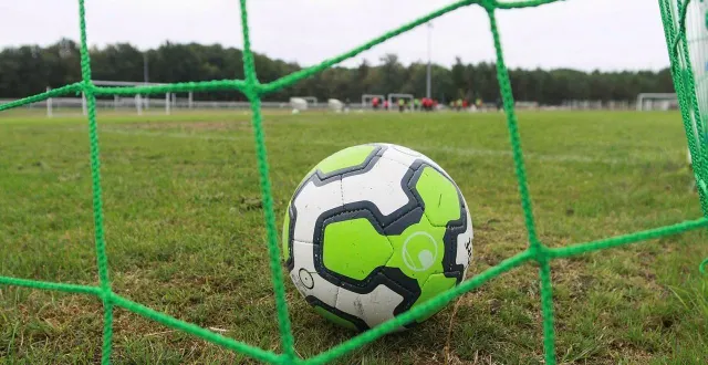 photo  un joueur de requeil s’est effondré en plein match amical, samedi 23 août 2025, à oisseau-le-petit (sarthe).  &copy;  dominique breugnot 