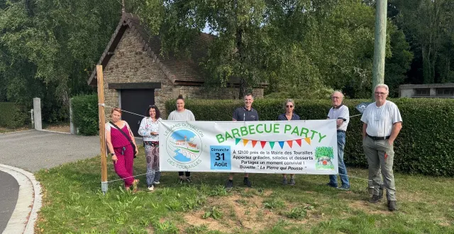 photo  de gauche à droite : valérie beaudet, sylvie guichenuy, julie toutain, olivier thaunay, aude thiriez, jean-paul catherine, goulven letheno, membres des amis du vallon des tourailles.  &copy;  amis vallon des tourailles 
