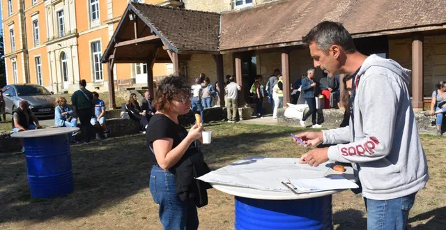 photo  chaque groupe planche sur la même thématique.  &copy;  le maine libre 